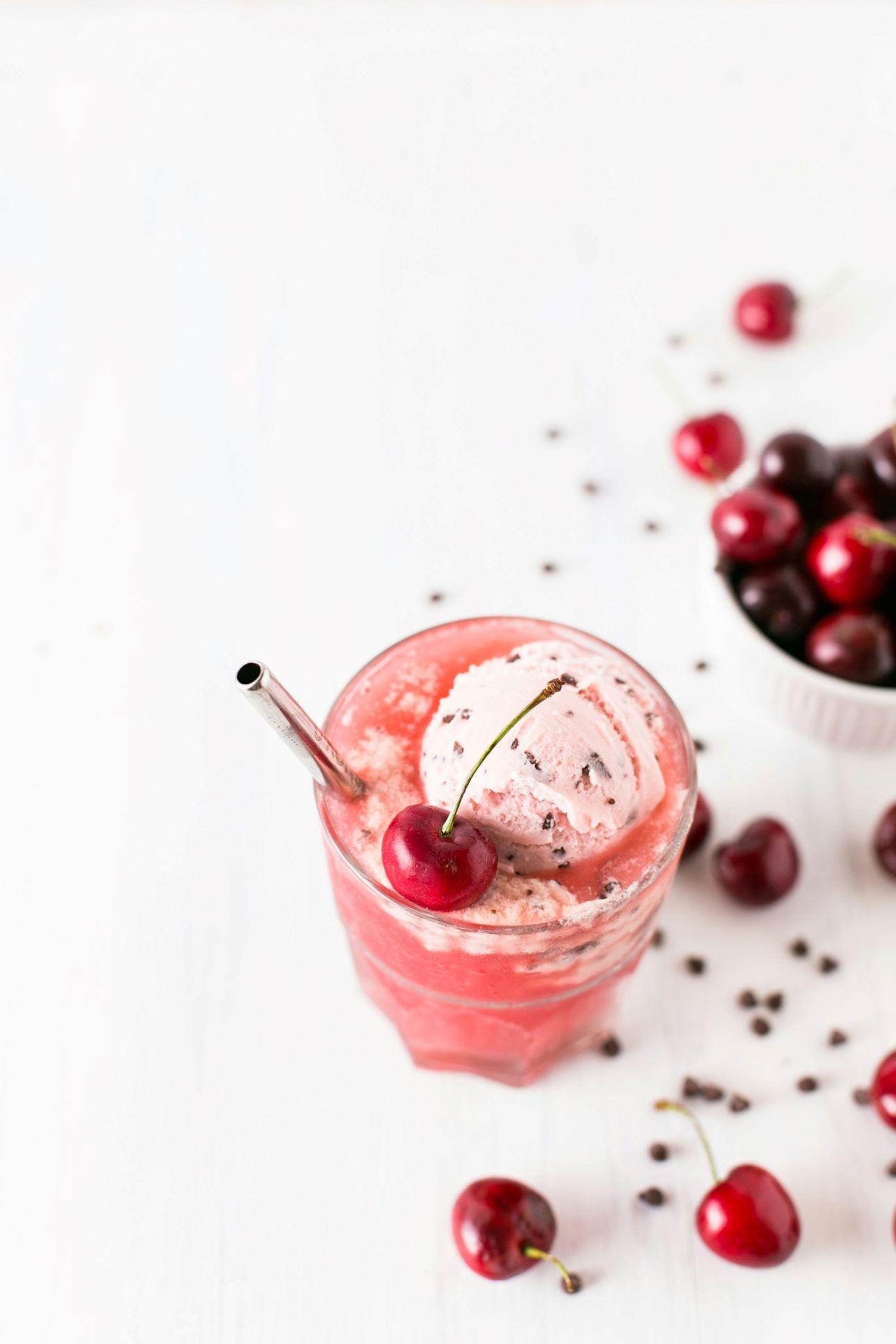 Smoothie σοκολάτα-κεράσι/ Φωτογραφία: Unsplash 
