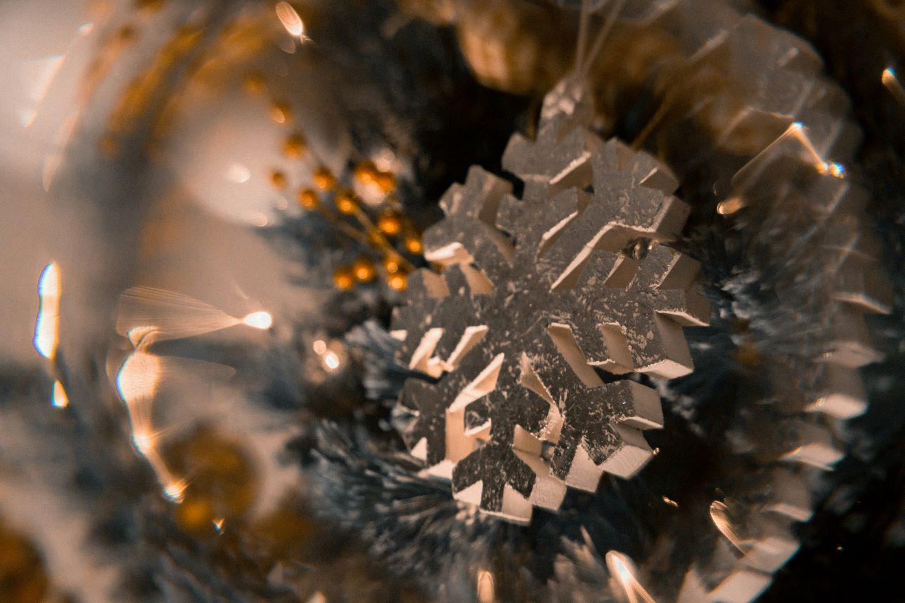 Μεγάλη χιονονιφάδα ως installation/ Φωτογραφία: Shutterstock