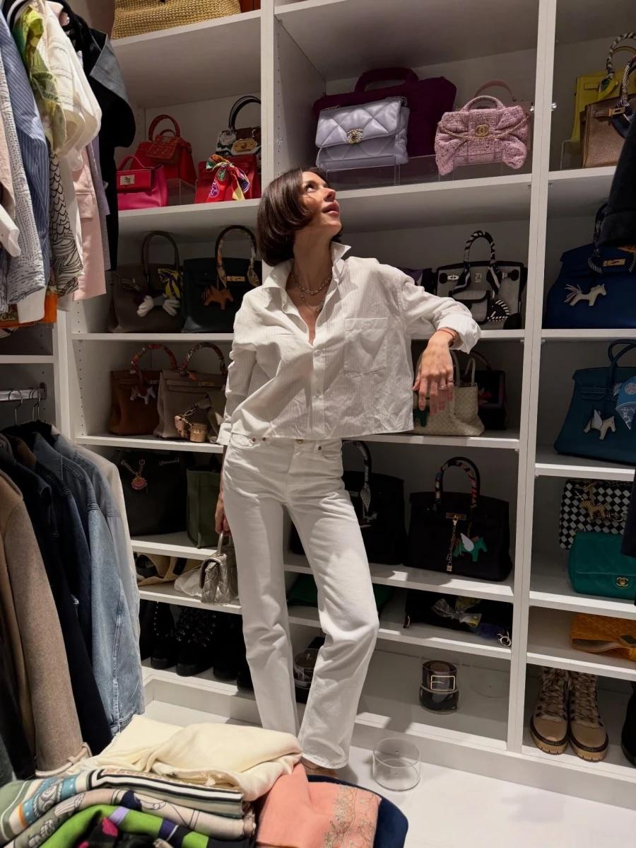 Η walk-in closet της Σοφίας Καρβέλα/ Φωτογραφία: Instagram/ @thesofiakarvela