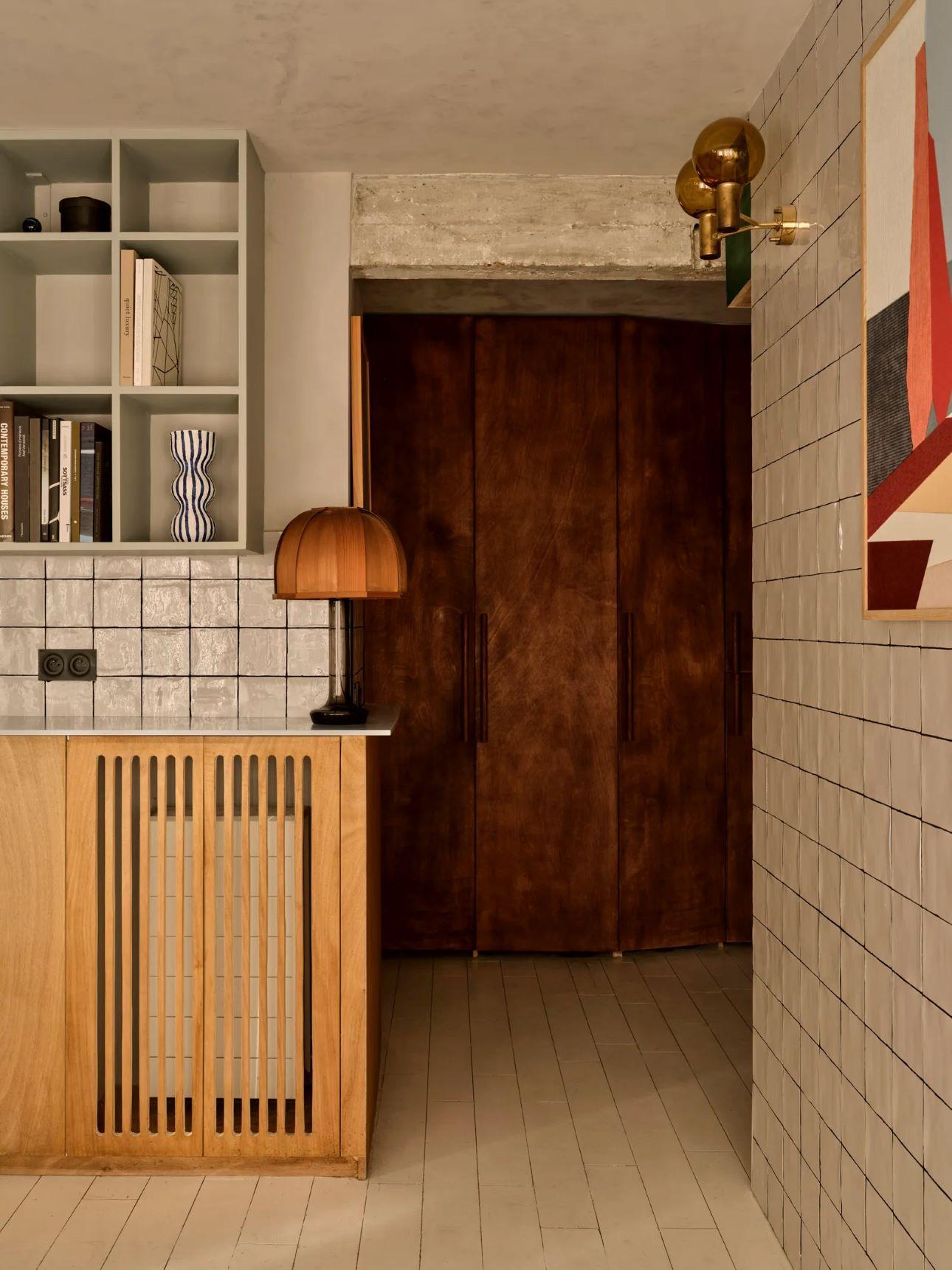 Σε τμημα του δαπέδου διατηρήθηκαν τα αρχικά πλακάκια/ Φωτογραφία: Louis Denavaut 