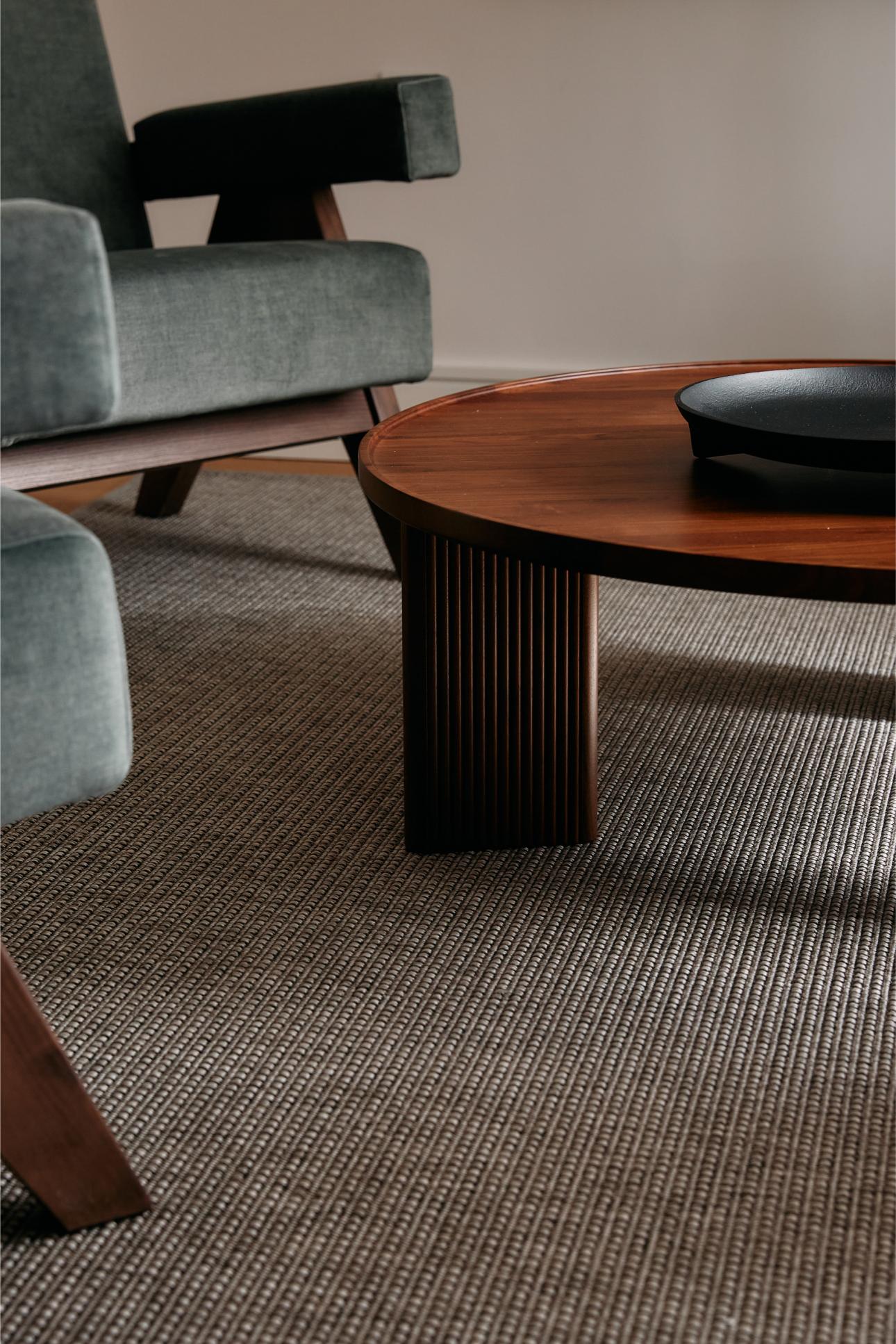 Η λιτή αισθητική αφήνει χώρο στις υφές και τις λεπτομέρειες να ξεχωρίσουν