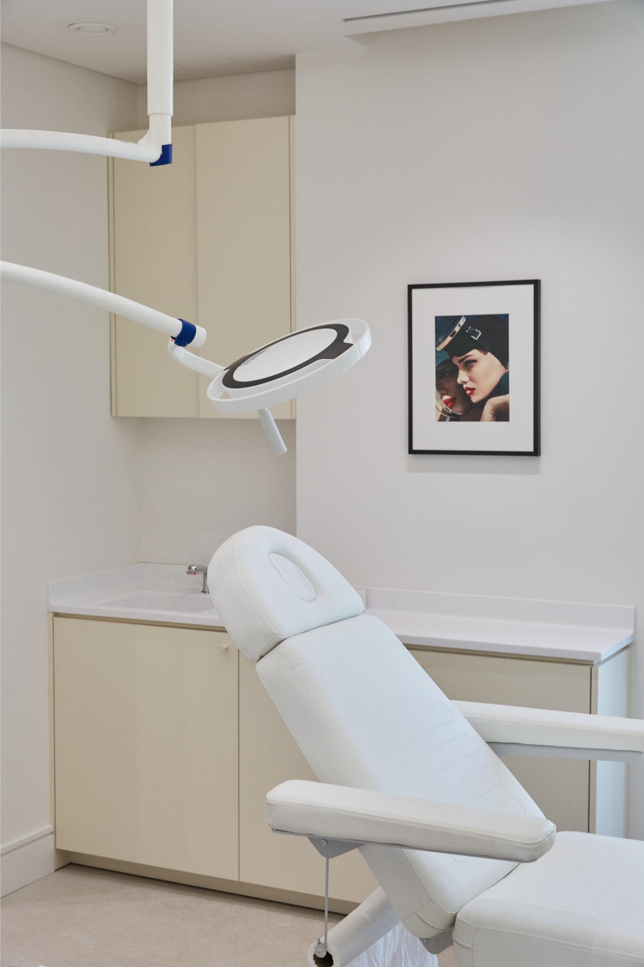 Η αρχιτεκτονική ισορροπεί ανάμεσα στο μοντέρνο παρελθόν και το σύγχρονο παρόν