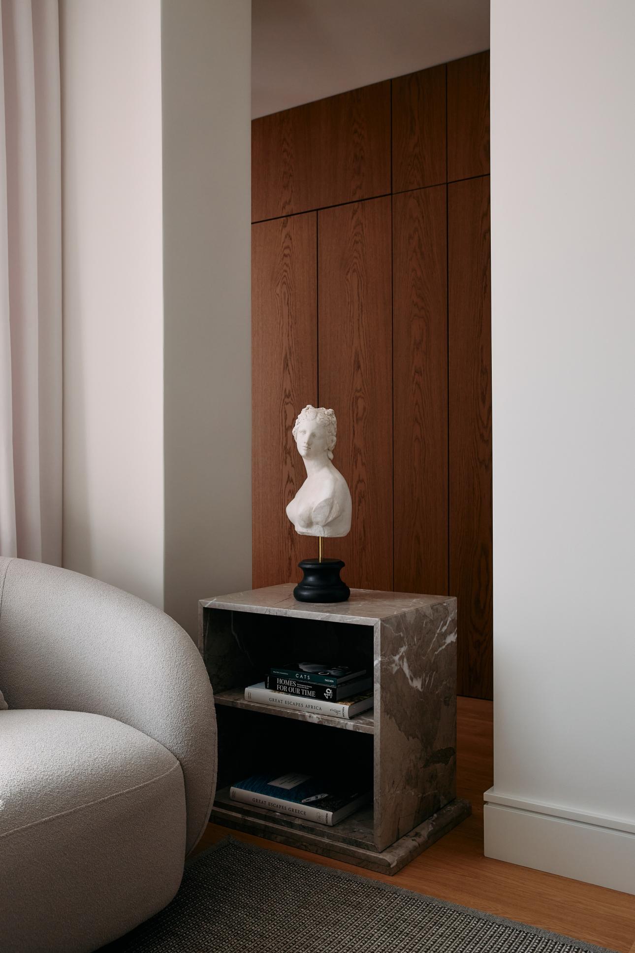 Η επιλογή των υλικών δημιουργεί ένα ζεστό και φιλόξενο περιβάλλον