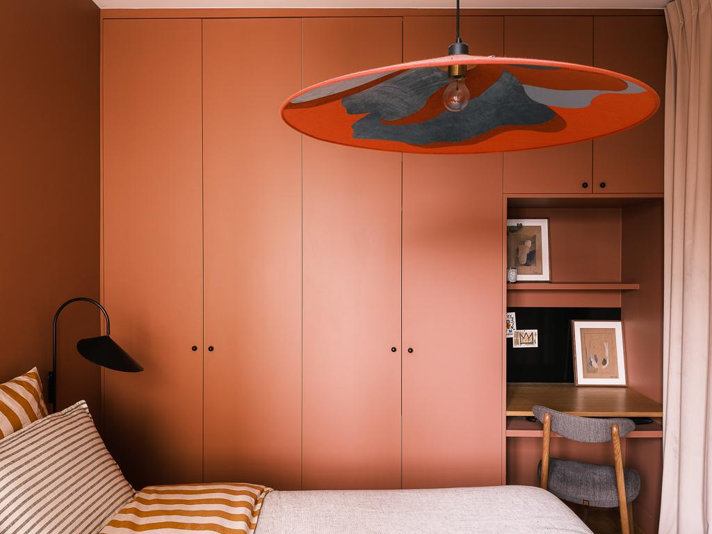 Ένας μικρός χώρος με μεγάλες ιδέες για αποθήκευση.