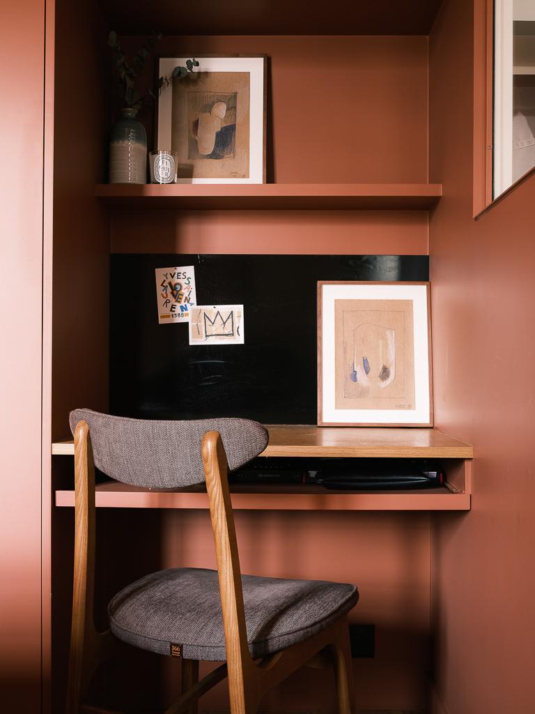 Χρώματα και υλικά που ζωντανεύουν κάθε γωνιά.