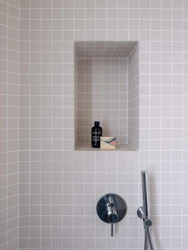 Μικρό αλλά κομψό, με έξυπνες λύσεις αποθήκευσης και χαλαρωτική ατμόσφαιρα.