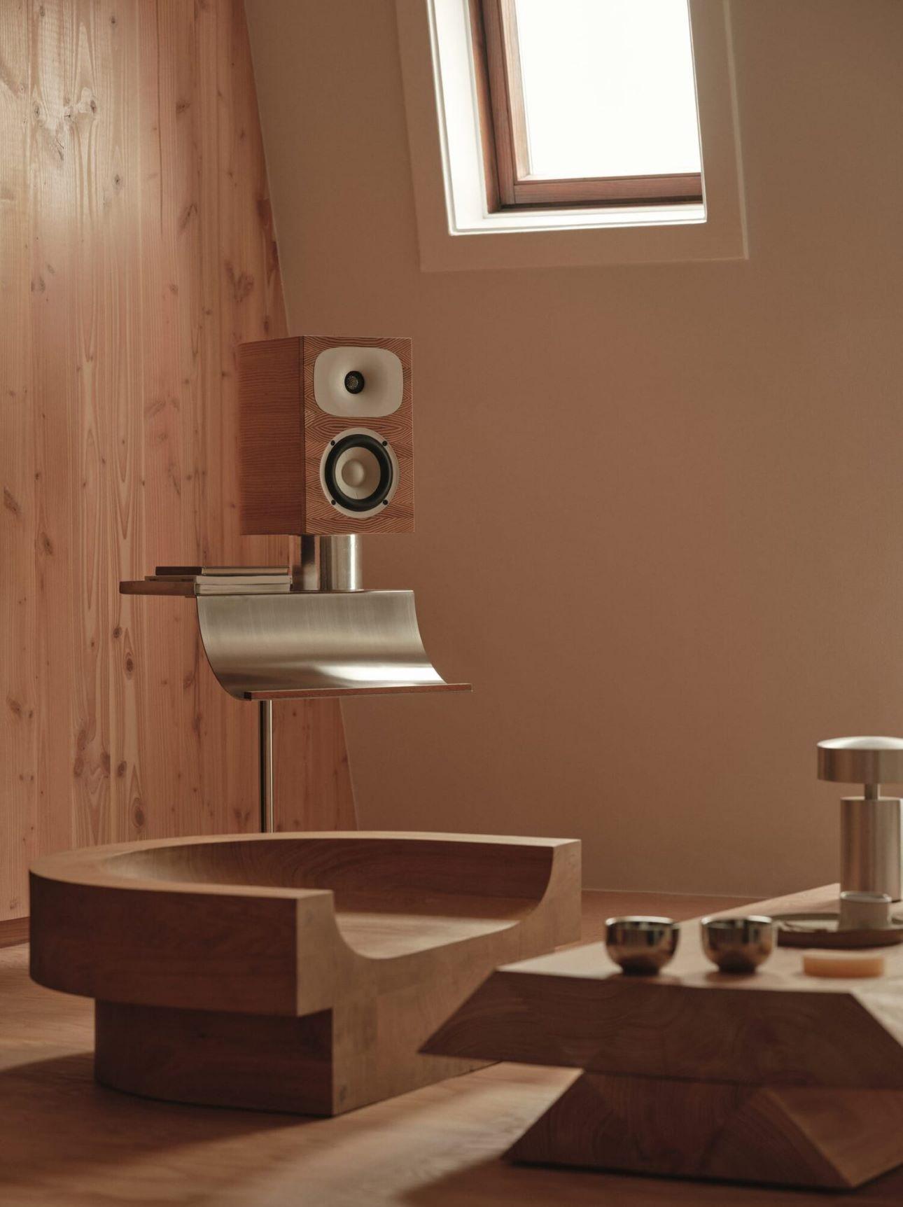 Ο χώρος λειτουργεί ως ένα υβριδικό περιβάλλον κατοίκησης και παρουσίασης Φωτογραφία: EBBA 