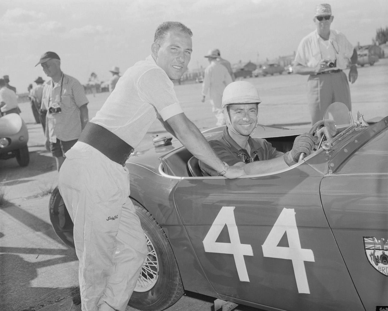 Ο Stirling Moss (ίορθιος), το 1955/ Φωτογραφία: AP