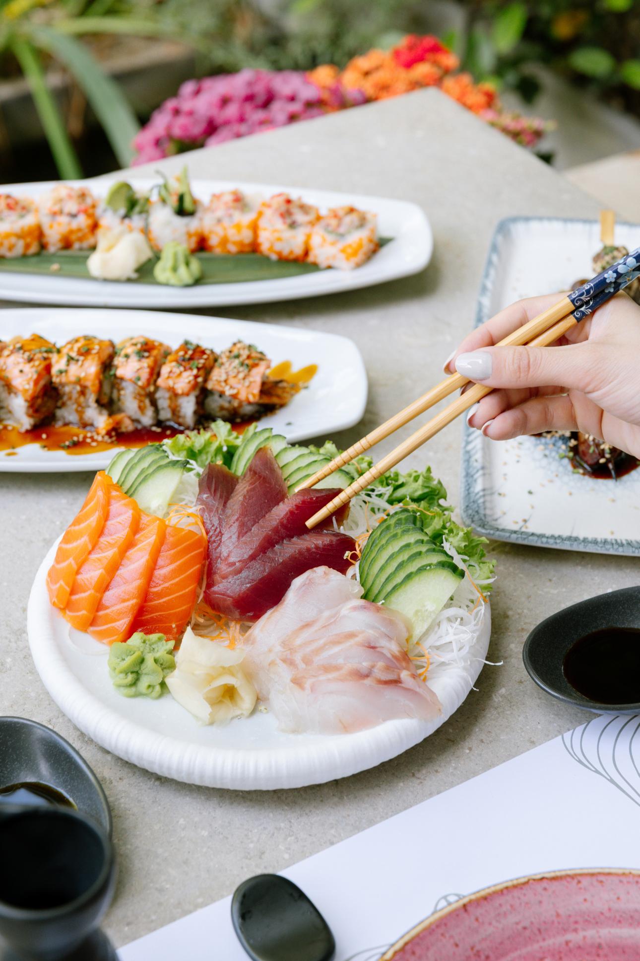  Δροσερές γεύσεις και japanese fusion επιρροές συνθέτουν το νέο μενού του Natu. 