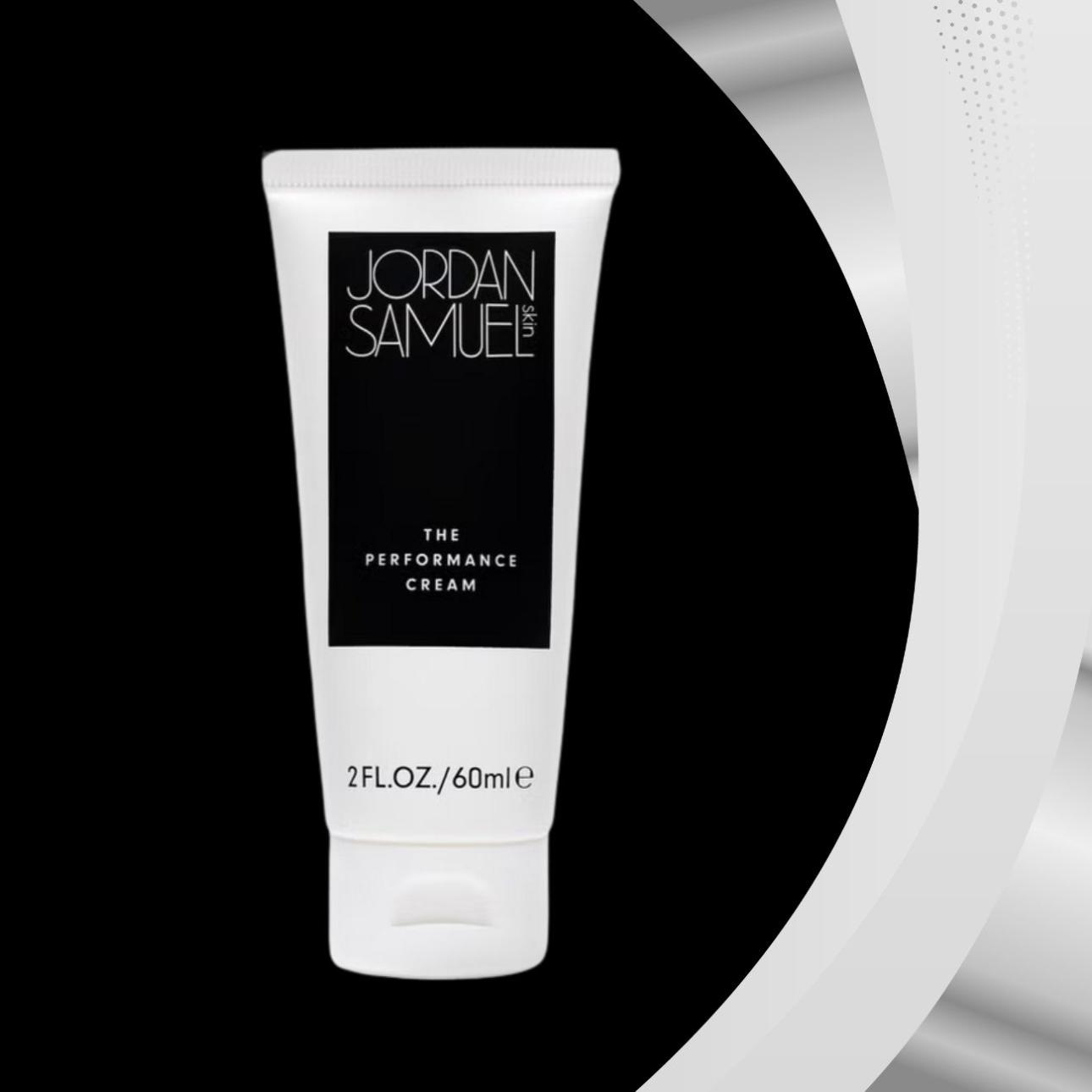 The Performance Cream, Jordan Samuel Skin Ενυδατική κρέμα προσώπου με πεπτίδια και υαλουρονικό, που υποστηρίζει την ελαστικότητα, την ενυδάτωση και τη συνολική βελτίωση της υφής της επιδερμίδας.