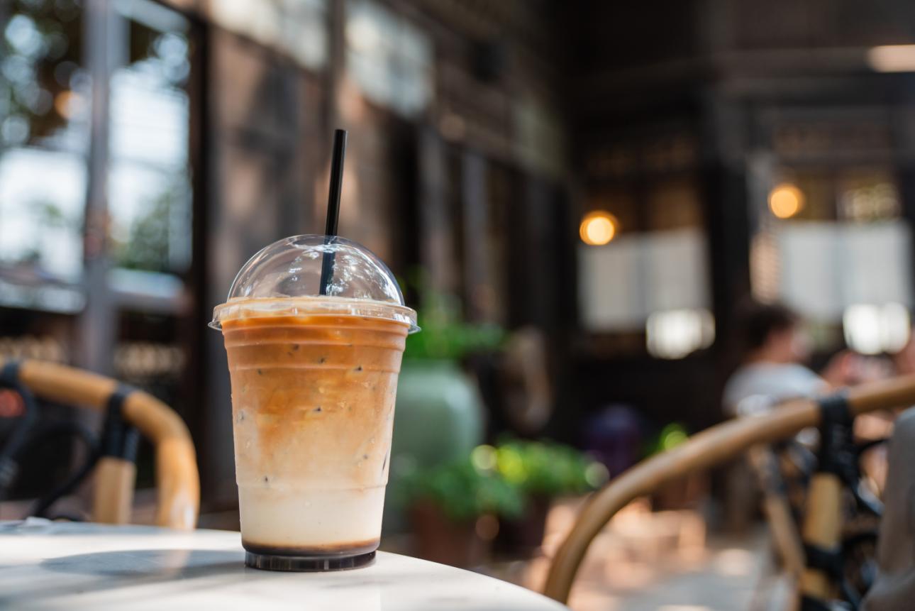 Take away coffee/Φωτογραφία: Shutterstock