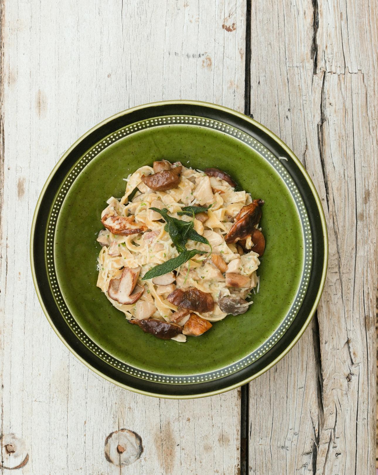 Ταλιατέλες με μανιτάρια και γιαούρτι / Φωτογραφία: Unsplash