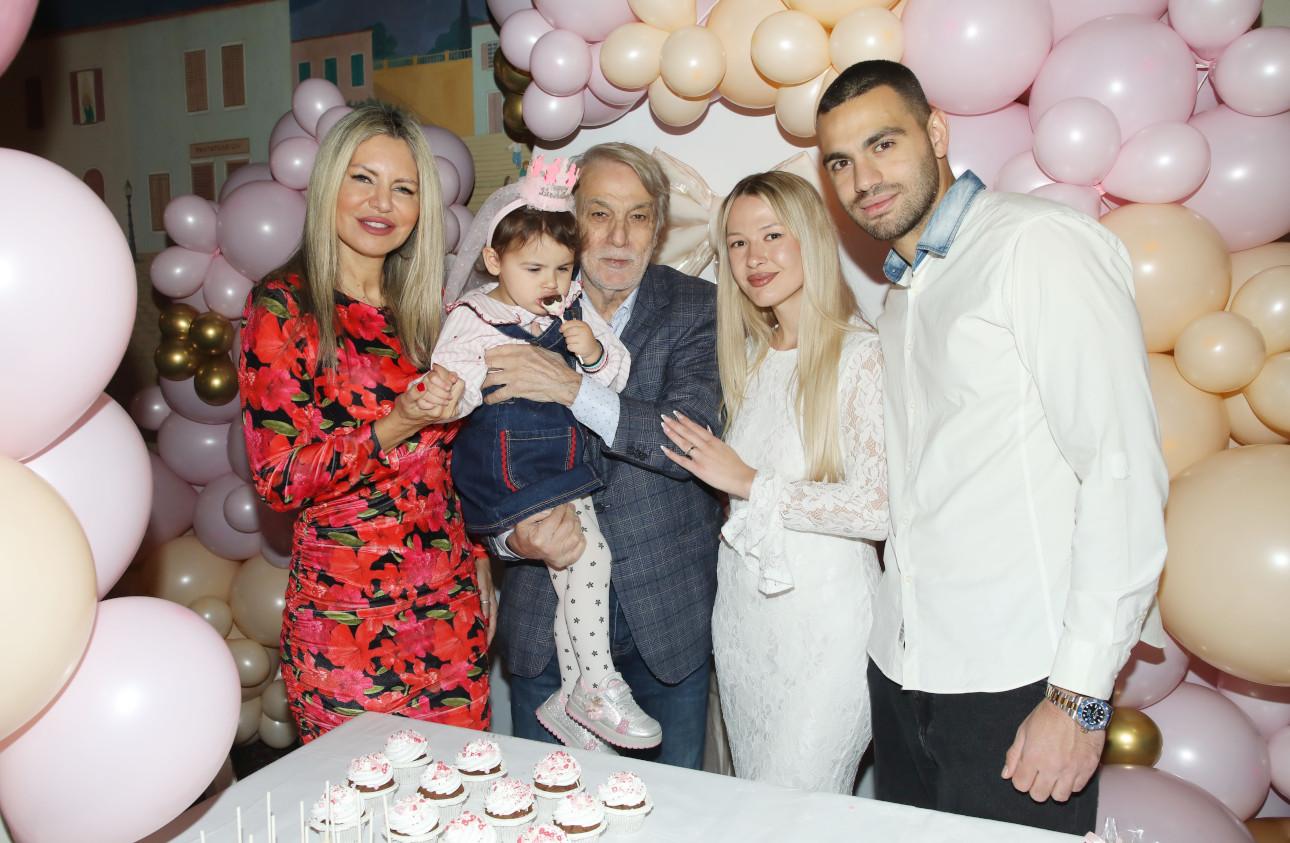 Τάρια Μπούρα, Δούκισσα Μητροπούλου, Βίκτωρας Μητρόπουλος, Βικτώρια Κοζίνινα, Δημήτρης Μητρόπουλος/ Φωτογραφία: NDP Photo