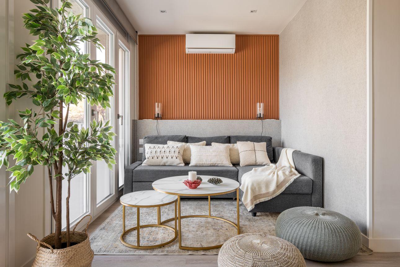 Accent wall σε απόχρωση καφέ της τερακότας/ Φωτογραφία: Shutterstock