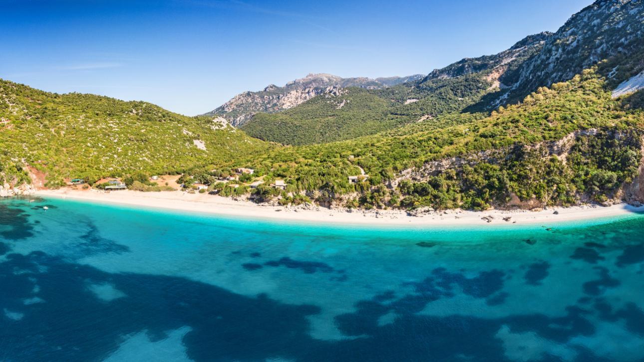 H παραλία της Θάψας στην Εύβοια/Φωτογραφία: Shutterstock