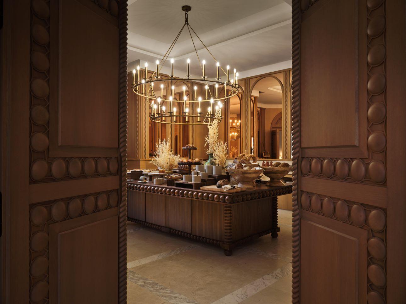 Χώρος εστίασης του Conrad Athens The Ilisian/ Φωτογραφία: Νίκος Κοντοσταυλάκης 