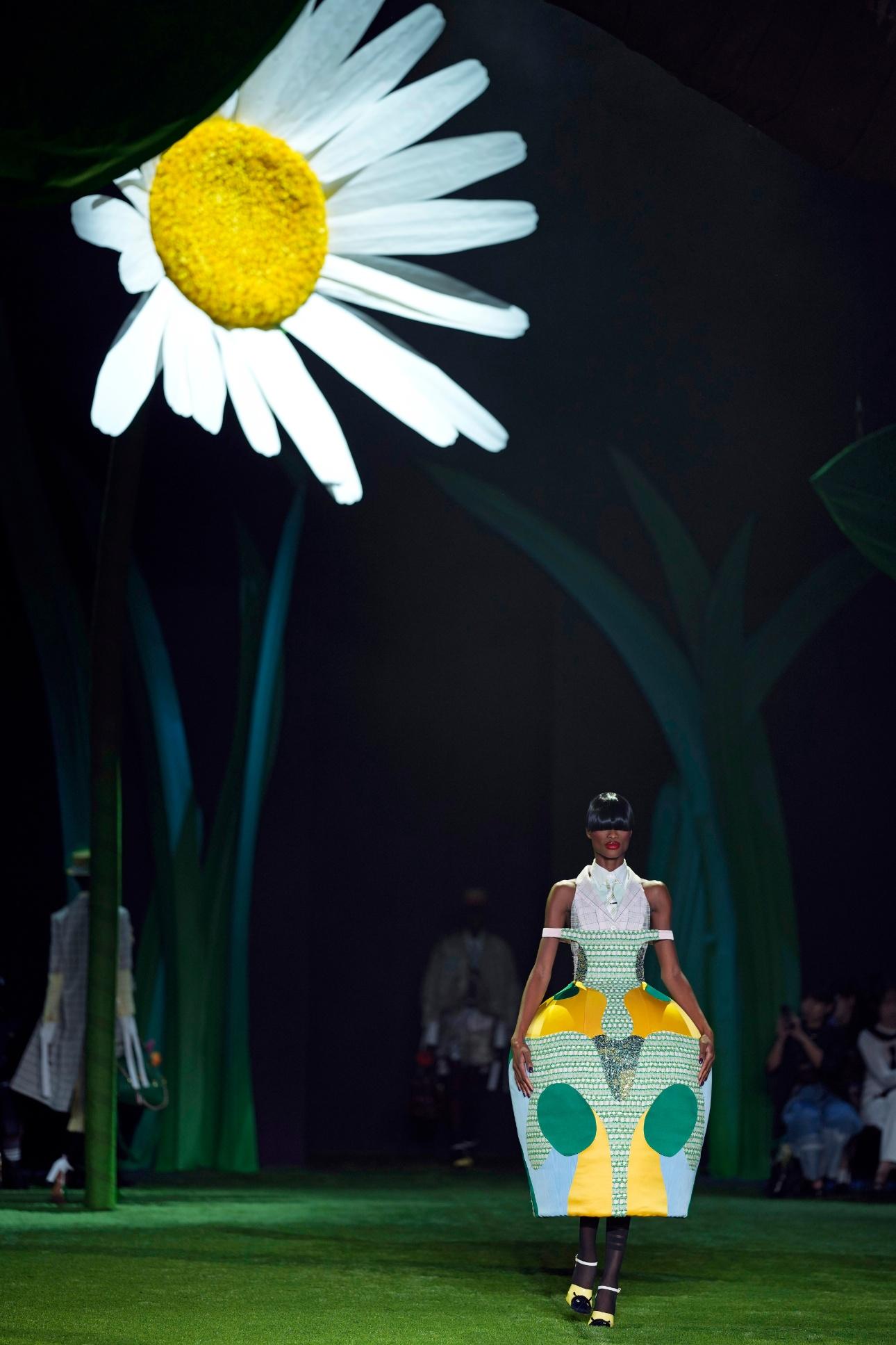 Thom Browne S/S 2027/ AP Images