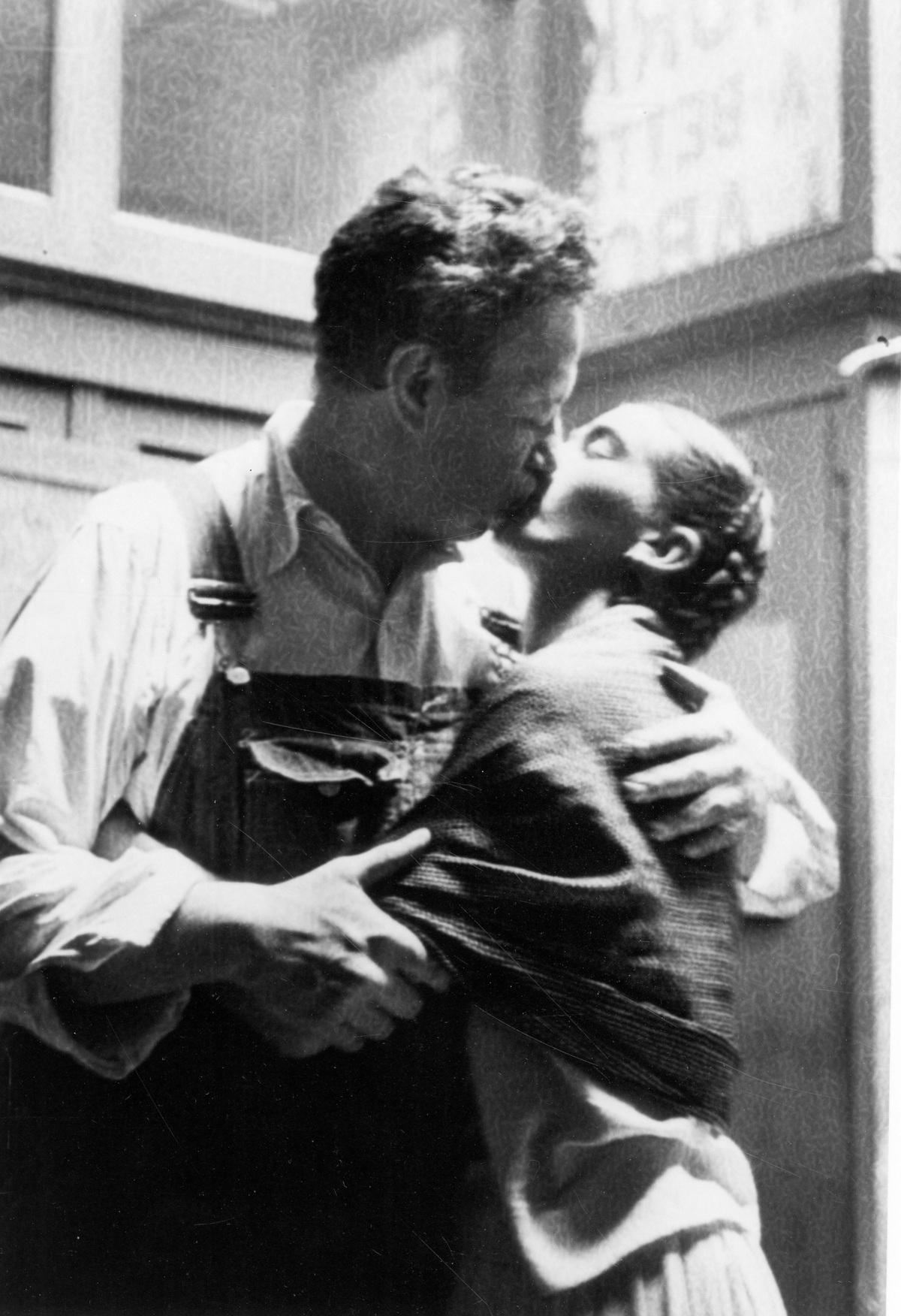 Φωτογραφία: Throckmorton Fine Art /«Frida Kahlo Forever Yours»