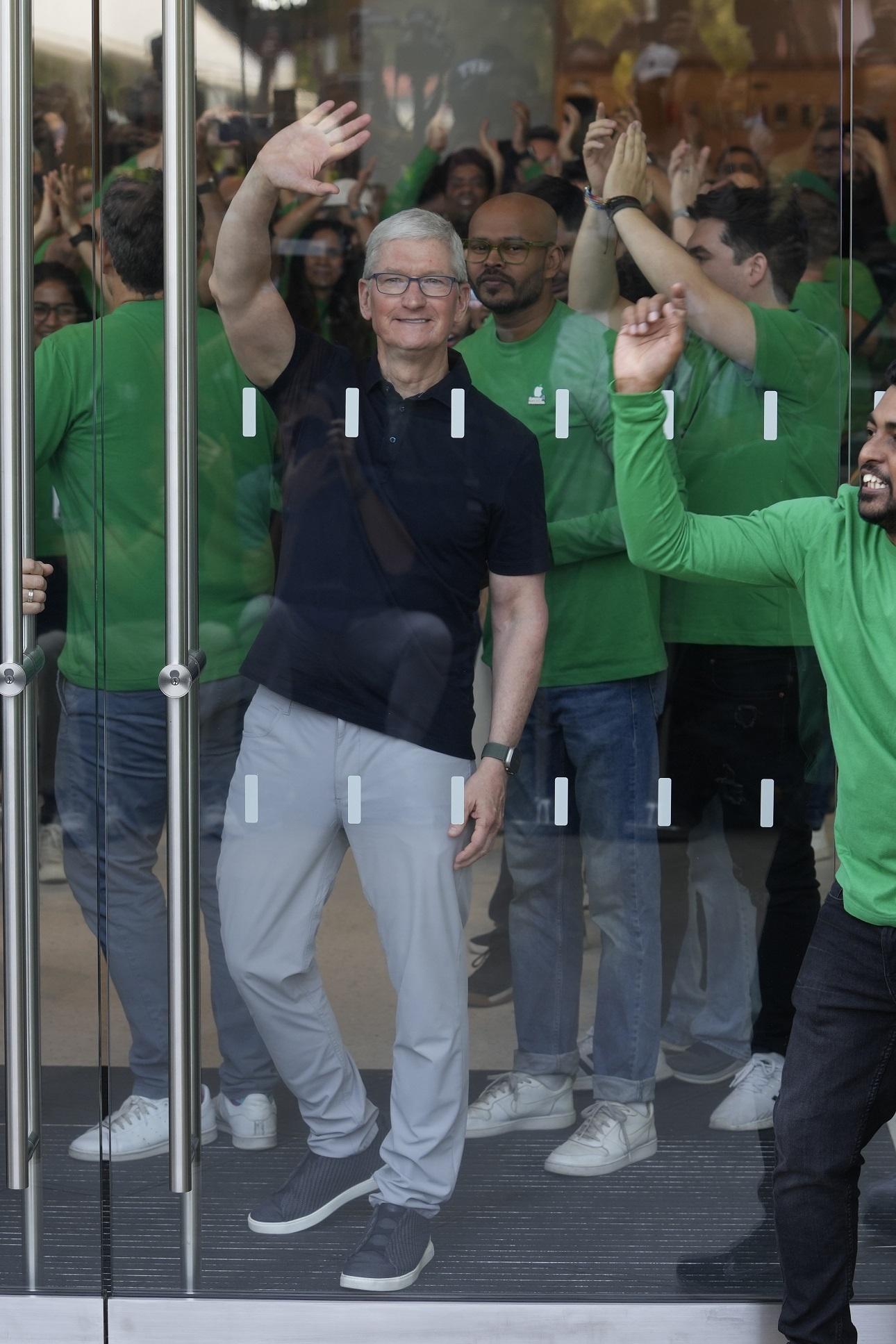 Tim Cook/ AP Images