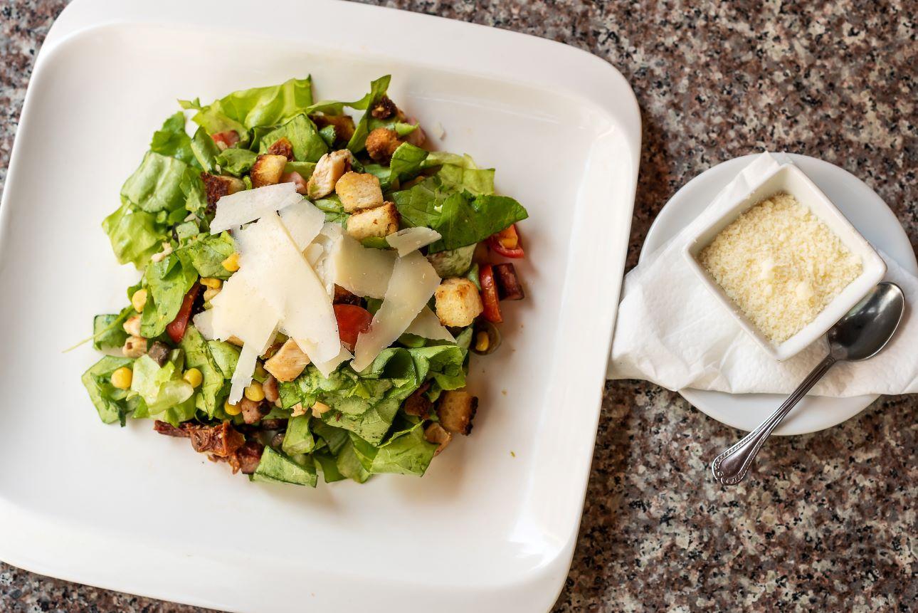 Το Parmigiano Reggiano παράγεται αποκλειστικά στην περιοχή της Πάρμα, στη Βόρεια Ιταλία/ Φωτογραφία: Shutterstock