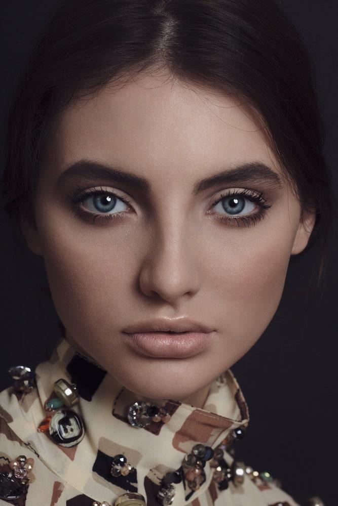 μακιγιάζ: Βαγγέλης Θώδος