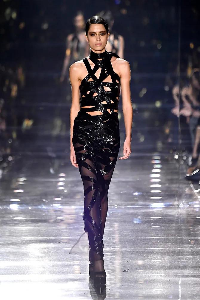 Η σύγχρονη εκδοχή του φορέματος - επίδεσμοι από τον Tom Ford/Φωτογραφία: Getty Images