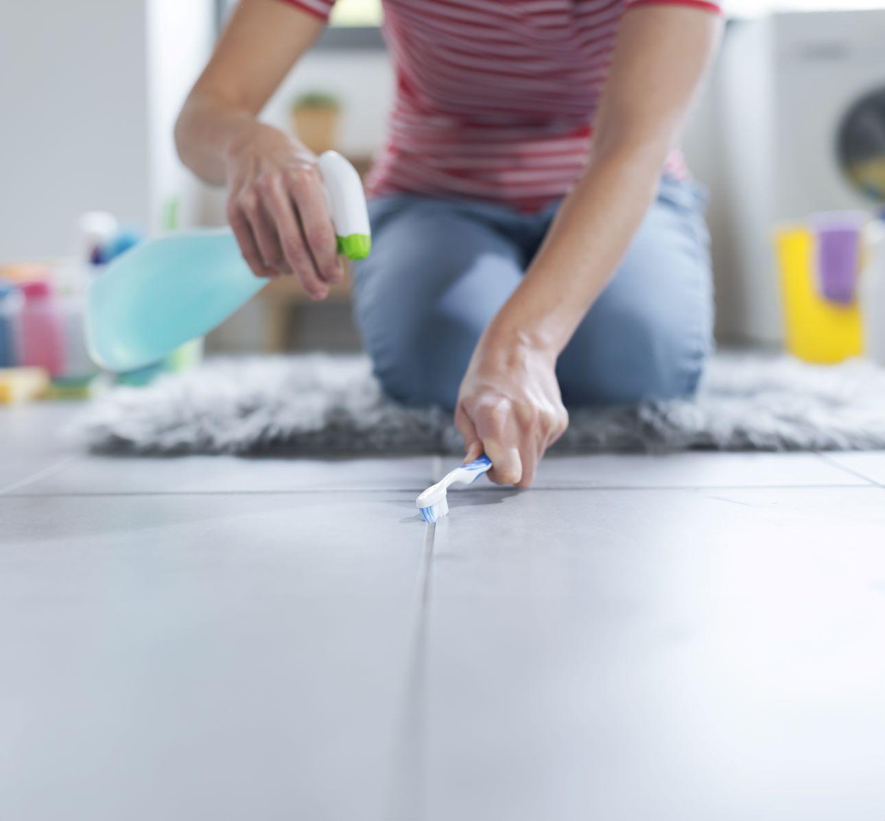 Καθάρισμα με οδοντόβουρτσα/ Φωτογραφία: Shutterstock