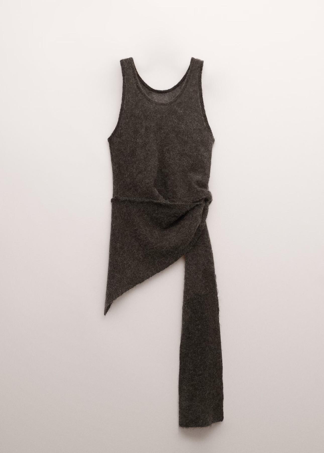 Το top από τα Mango/ Φωτογραφία: Mango 