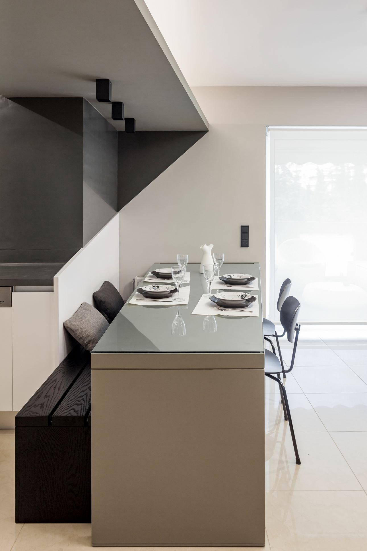 Η μοντέρνα τραπεζαρία/ Φωτογραφία: Κώστας Μητρόπουλος