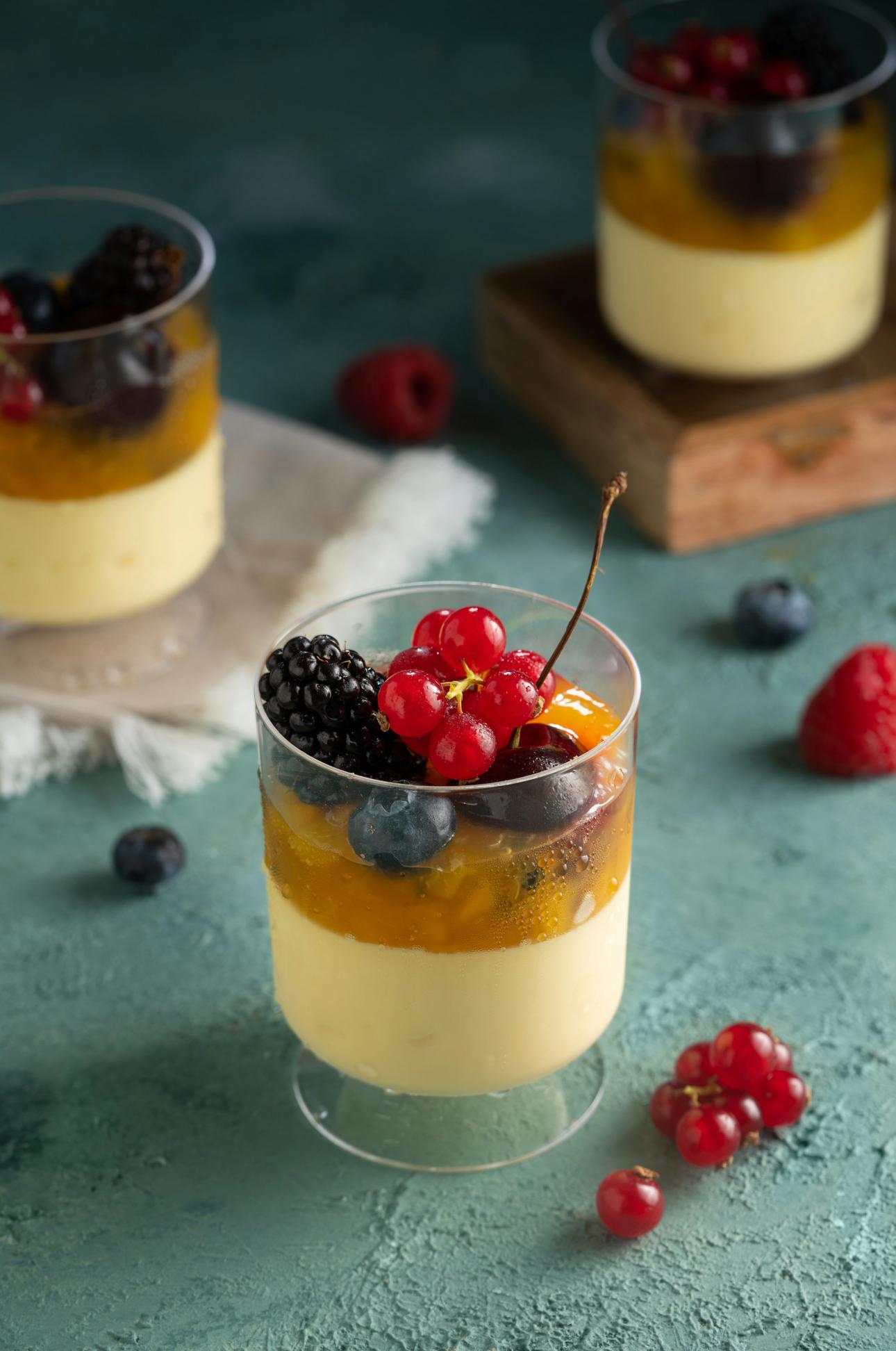 Trifle με μαρμελάδα και κόκκινα φρούτα / Φωτογραφία: Unsplash