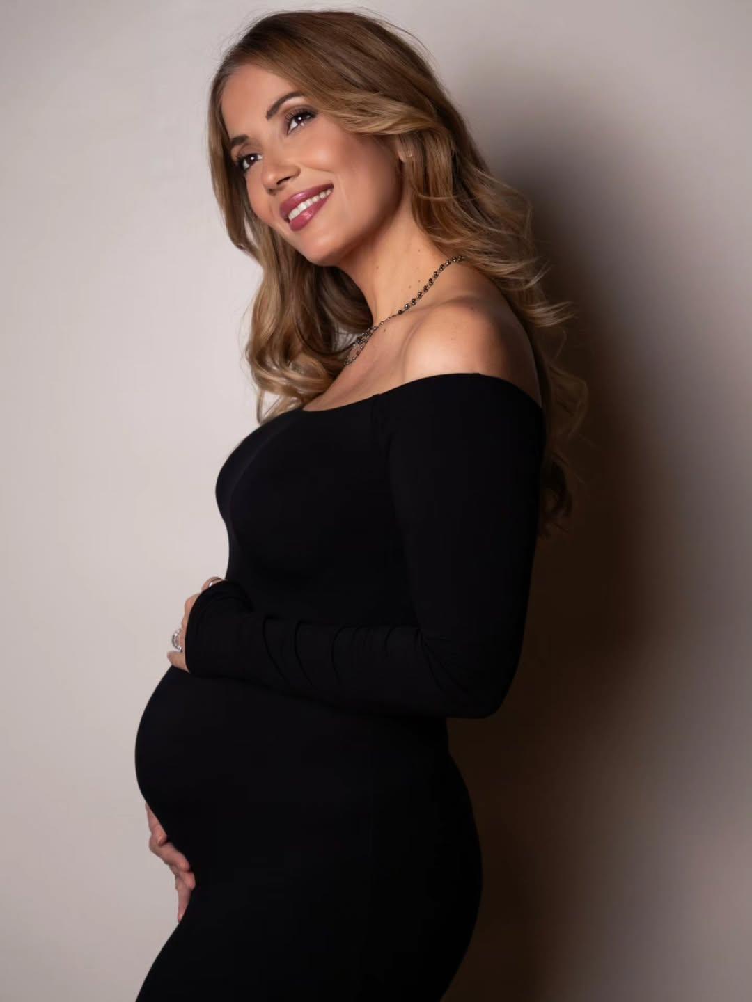  «Παιδεύτηκα και πάρα πολύ στην εγκυμοσύνη και συνεχίζω να παιδεύομαι να πω την αλήθεια. Δεν μου είναι πολύ εύκολη εγκυμοσύνη» ανάφερε η ραδιοφωνική παραγωγός στην τηλεοπτική εκπομπή Happy Day. Φωτογραφία: ﻿giota_tsimprikidou