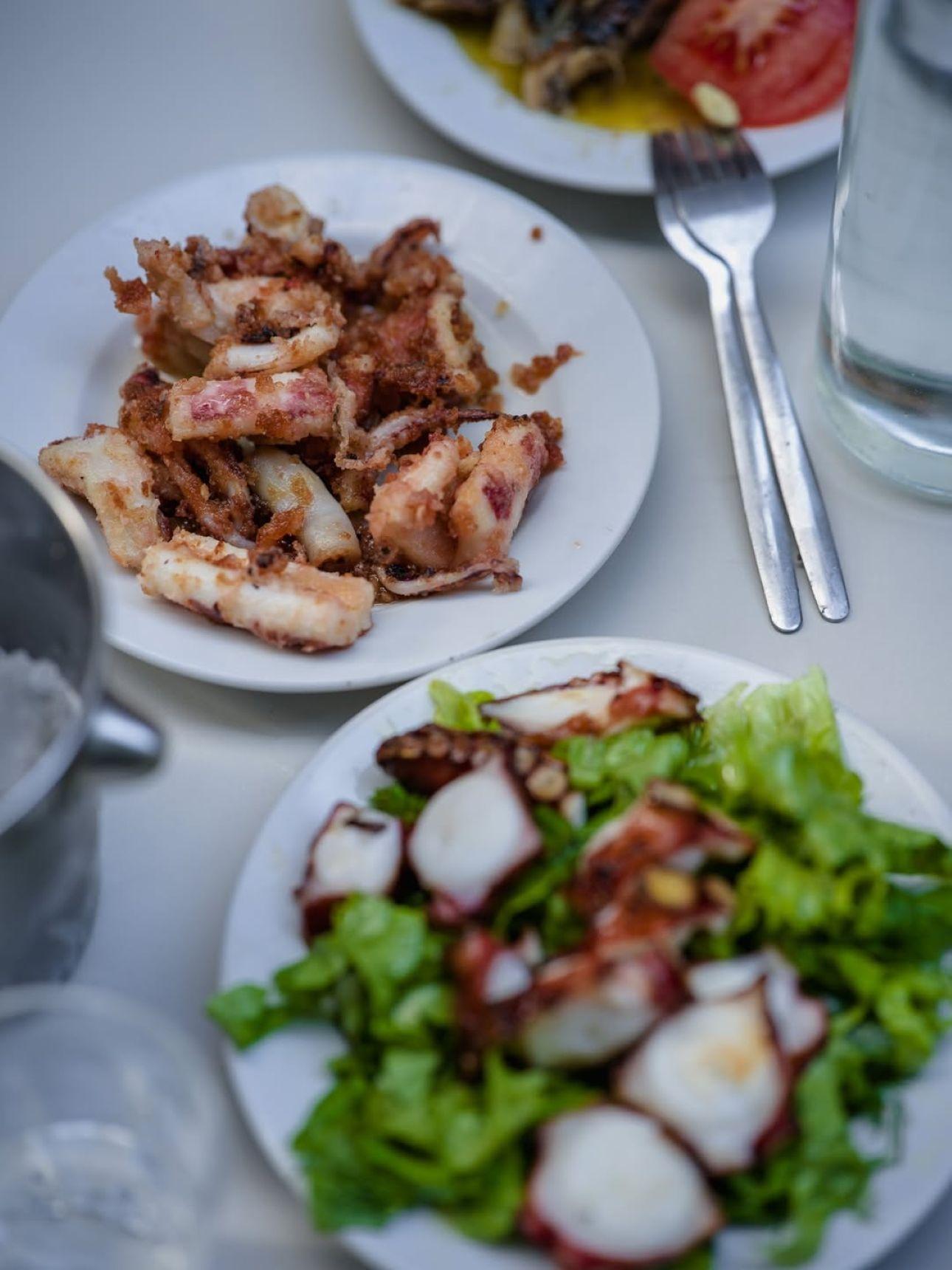 Στα τσιπουράδικα δεν χρεώνεται ο μεζές, μόνο το αλκοόλ. 