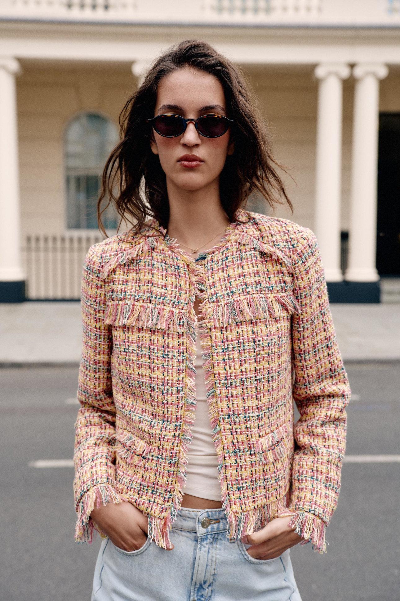 Tweed σακάκι/ Φωτογραφία: Zara