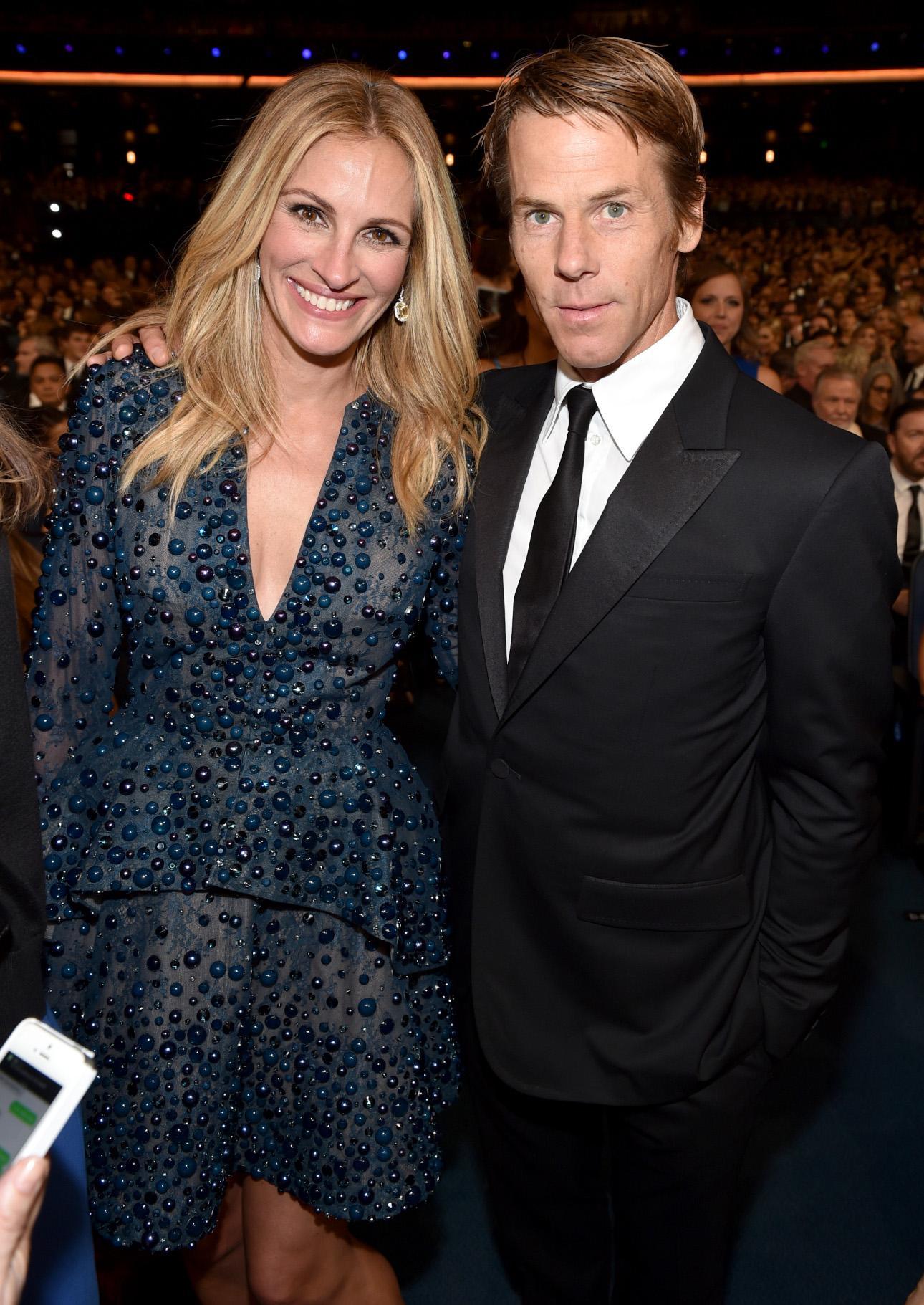  H Τζούλια Ρόμπερτς με τον Daniel Moder στα βραβεία Emmy 2014, AP Photo