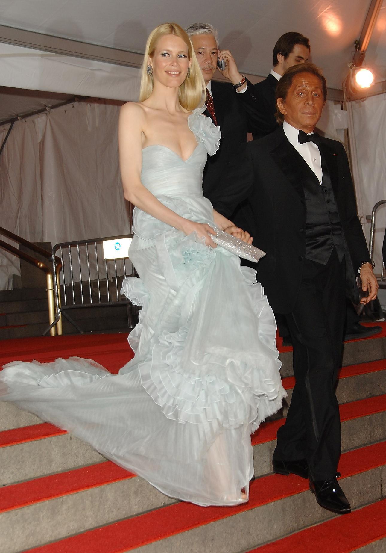 Κλαούντια Σίφερ και Valentino στο γκαλά του Ινστιτούτου Κοστουμιών του Μητροπολιτικού Μουσείου Τέχνης, 2008/Φωτογραφία AP 