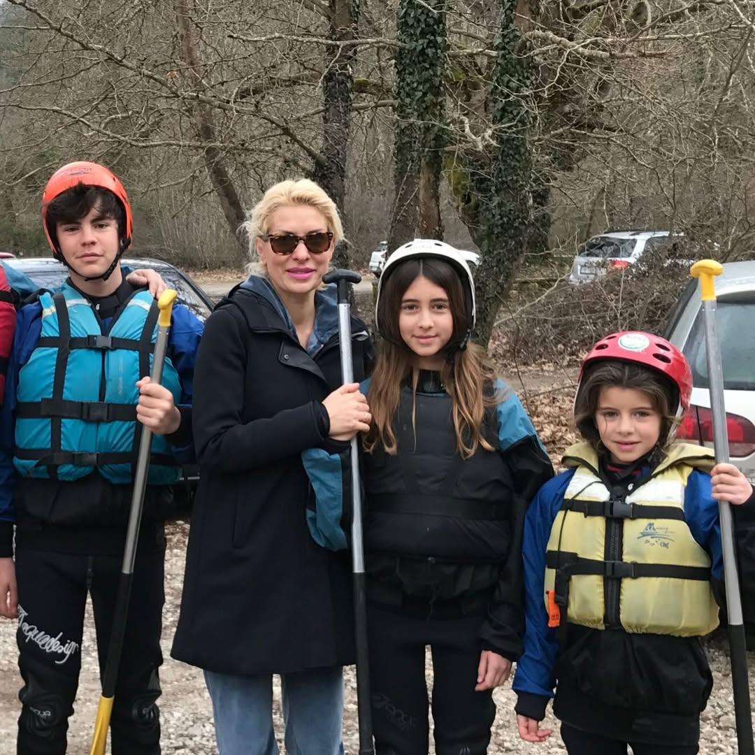 Η Ελένη Μενεγάκη με τα παιδιά της, Άγγελο, Λάουρα και Βαλέρια/ Βαλέρια Λάτσιου/ @elenimenegaki