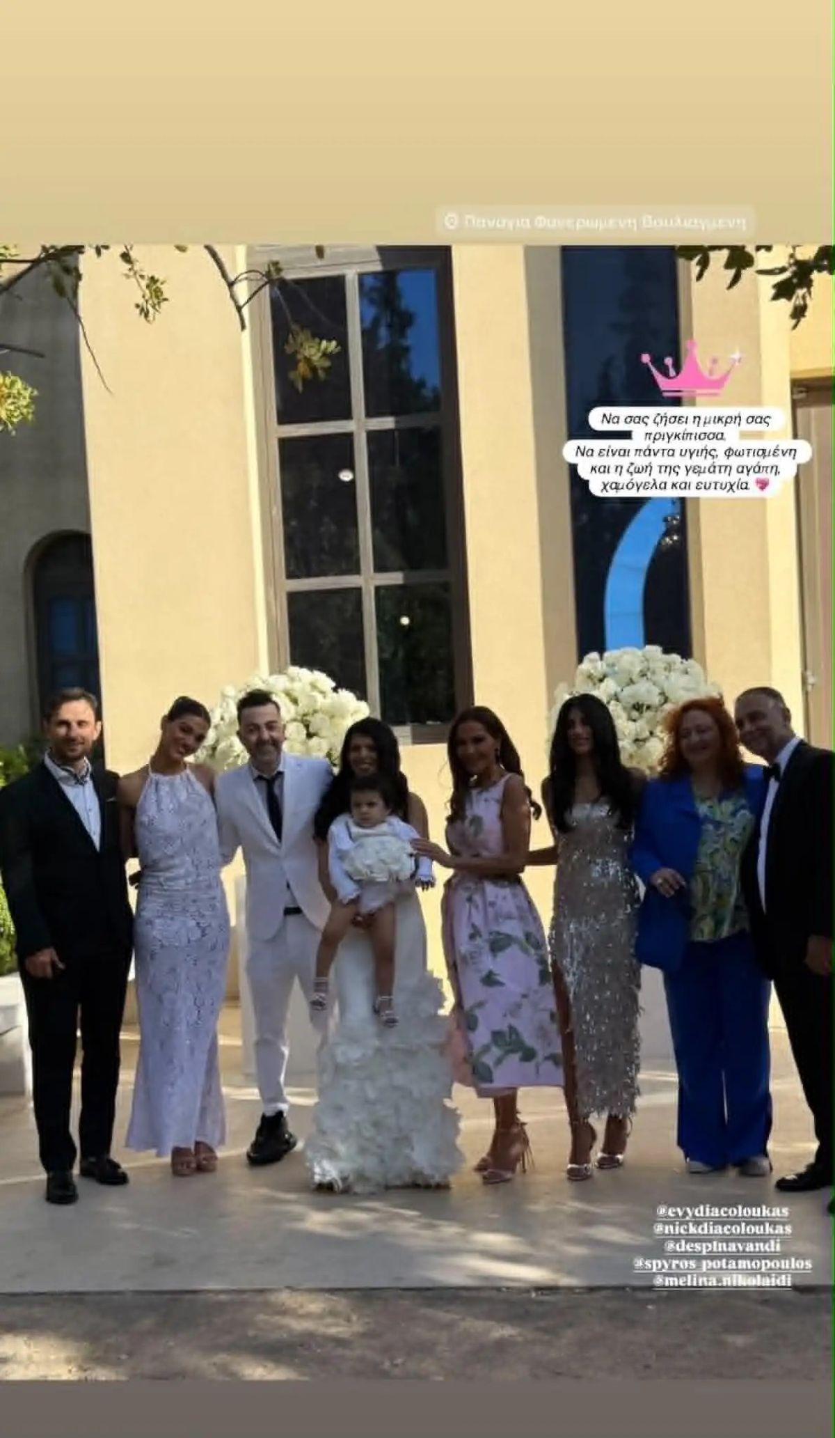 Η Δέσποινα Βανδή με φλοράλ φόρεμα σε ρόλο νονάς/ Φωτογραφία: Instagram
