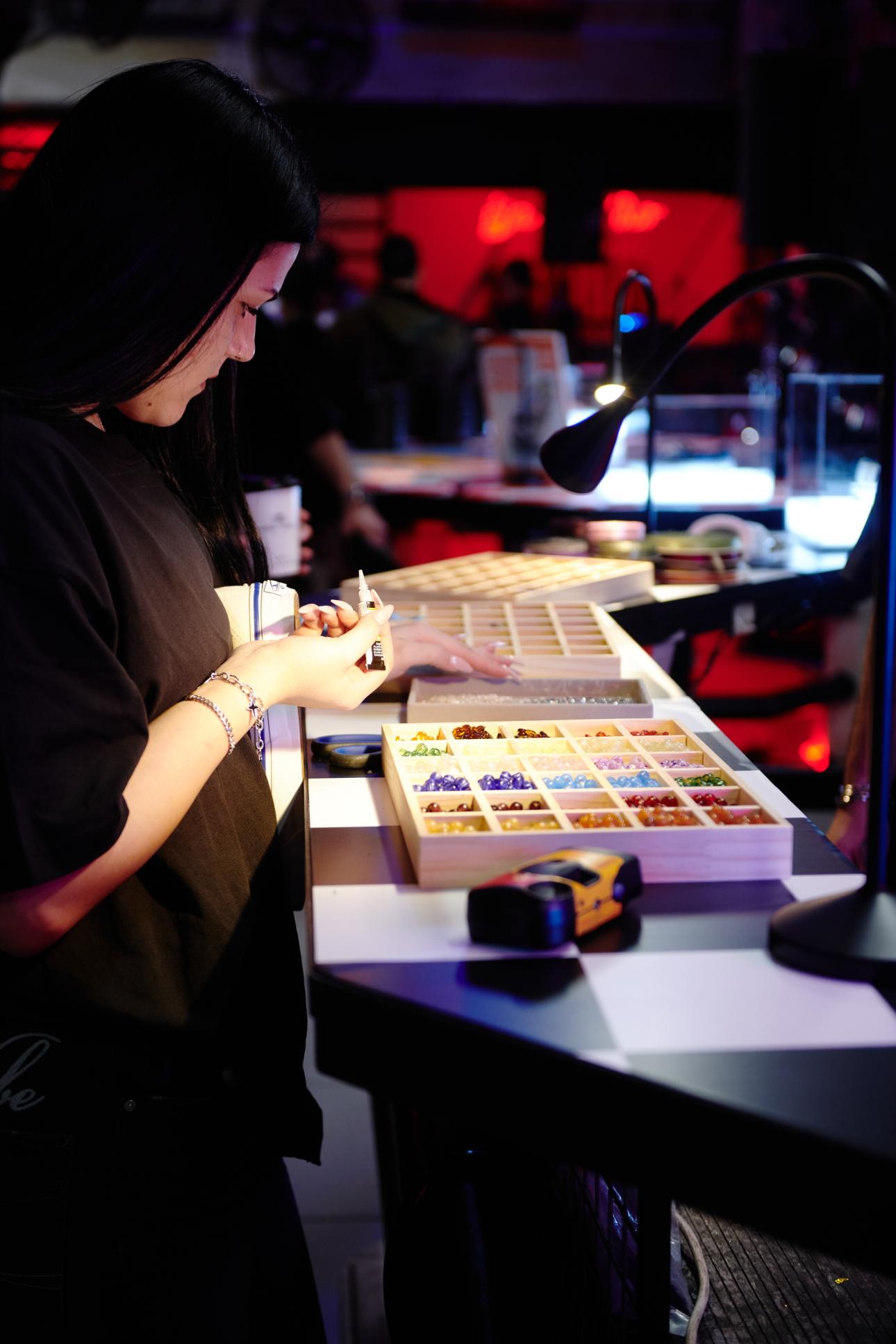 Athens is «Off the Wall»