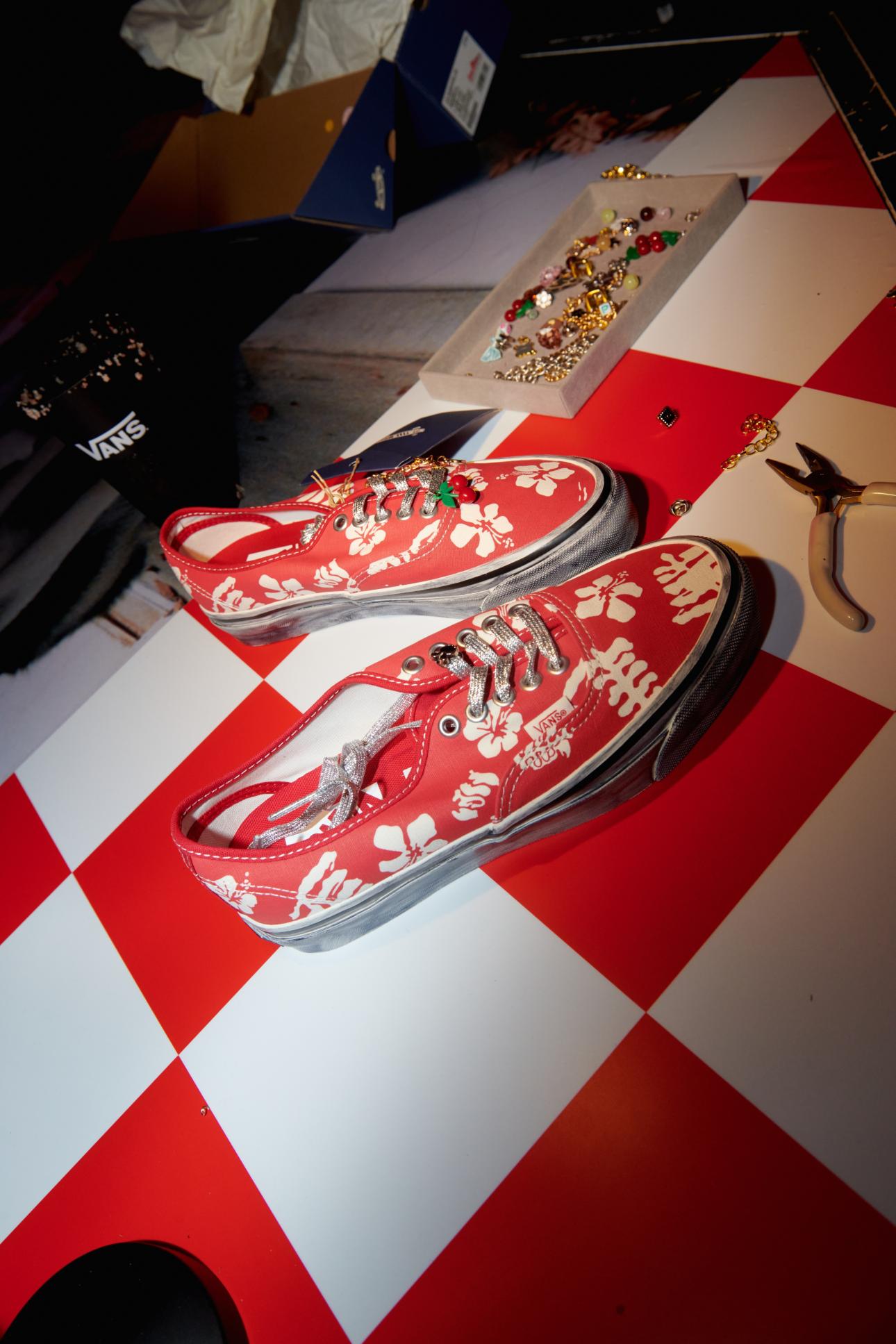 Athens is «Off the Wall»