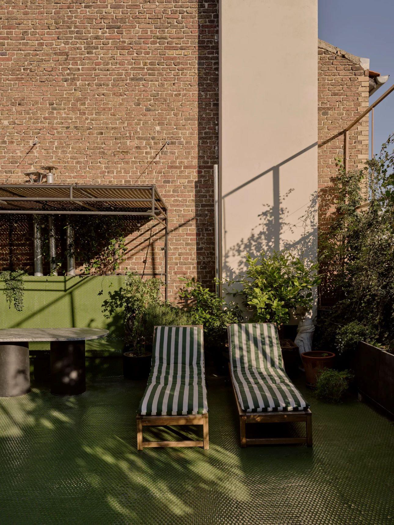 Η βεράντα του σπιτιού κέρδισε αμέσως τον ιδιοκτήτη/ Φωτογραφία: Louis Denavaut  