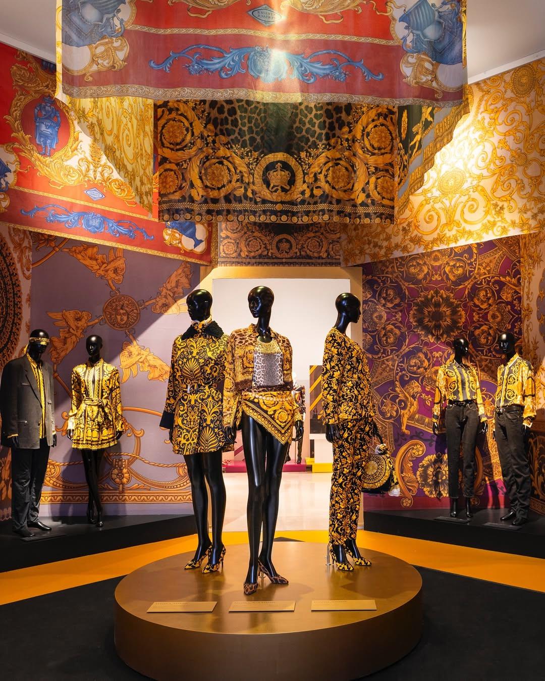 Άποψη της έκθεσης Gianni Versace Retrospective, που ανοίγει τον Ιούλιο στο Λονδίνο/ Φωτογραφία: Instagram/ @gianniversaceretrospective