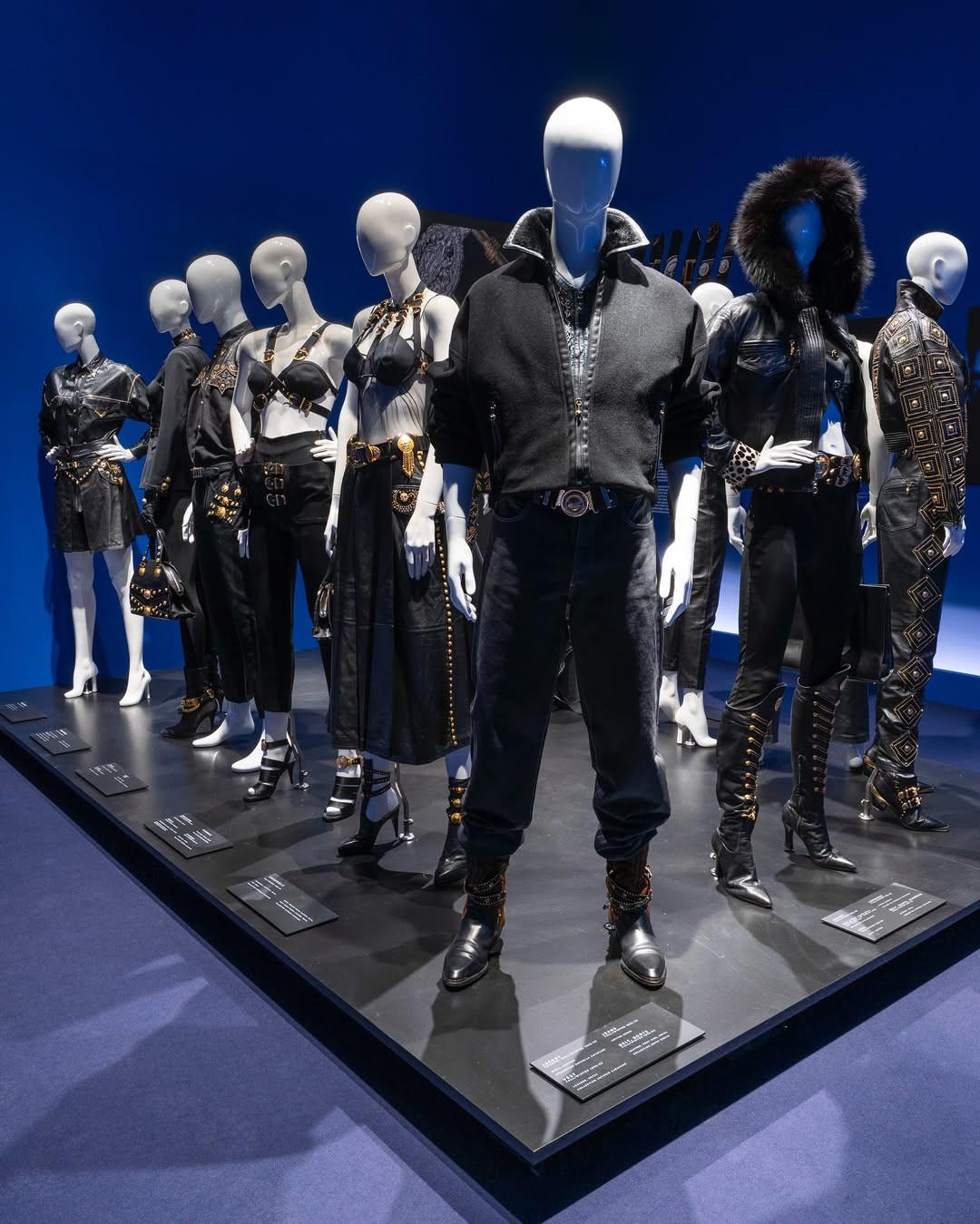  Άποψη της έκθεσης Gianni Versace Retrospective, που ανοίγει τον Ιούλιο στο Λονδίνο/ Φωτογραφία: Instagram/ @gianniversaceretrospective 