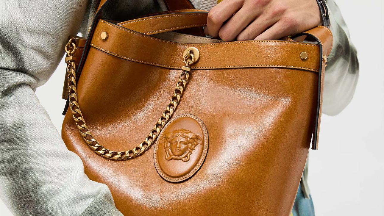 Η τσάντα Pivot από τον οίκο Versace/Φωτογραφία: Versace 