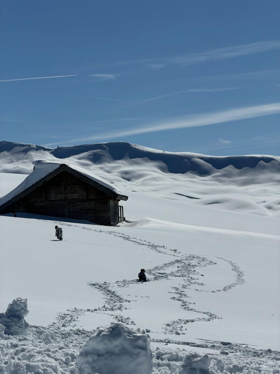 Ο Κάρολος και η Μπιάνκα Κρασσά/ @vickykaya_