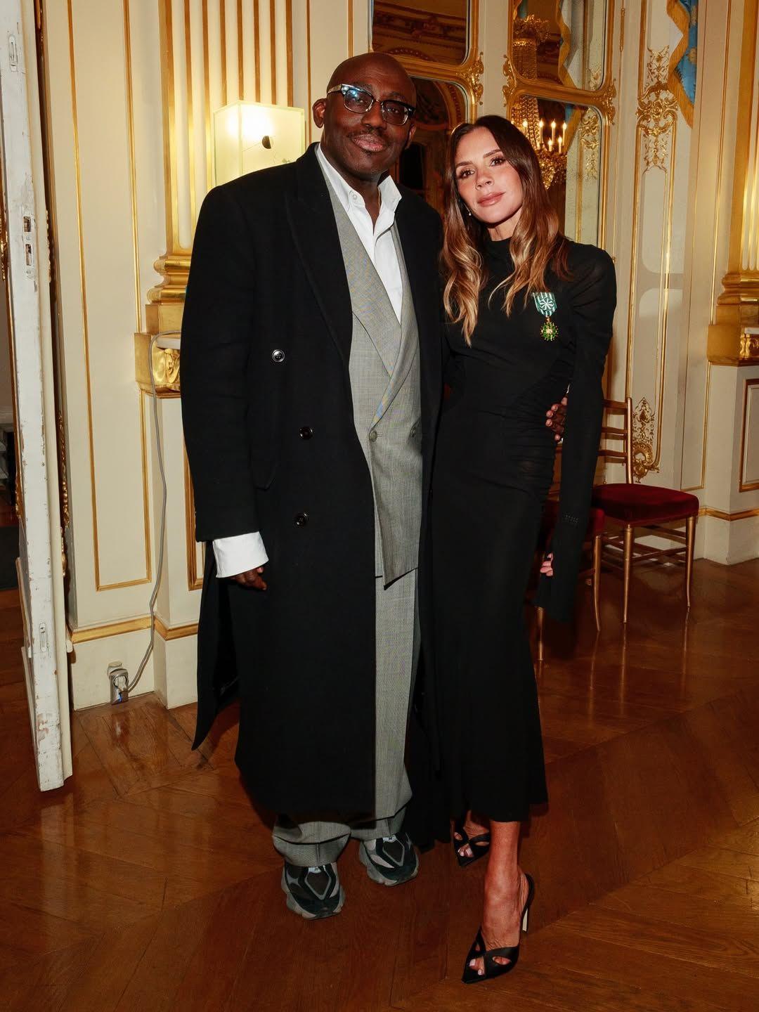 Η Βικτόρια Μπέκαμ με τον Έντουαρντ Ένινγκφουλ/ Φωτογραφία: Instagram/ @victoriabeckham 