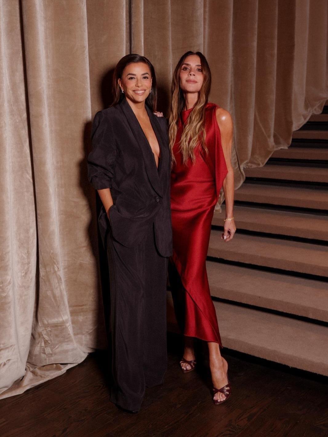 Με την Eva Longoria/Φωτογραφία: IG @victoriabeckham
