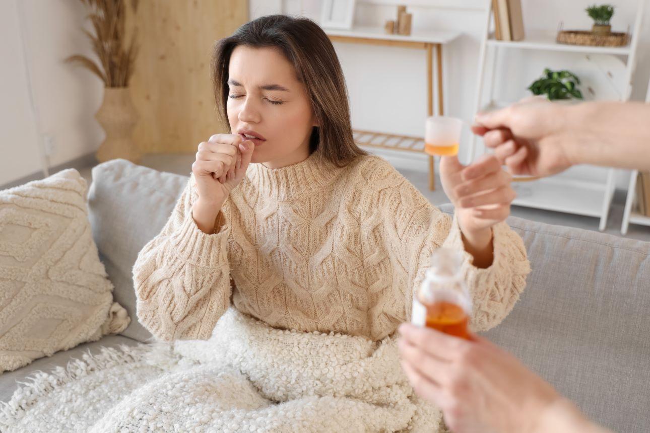 Επίμονς βήχας/ Φωτογραφία: Shutterstock