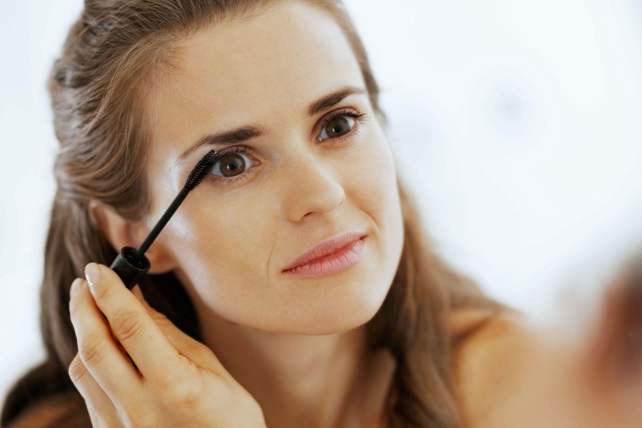 Το μυστικό βρίσκεται στην εφαρμογή της μάσκαρα και στις εξωτερικές βλεφαρίδες, σύμφωνα με τον ειδικό/ Φωτογραφία: Shutterstock