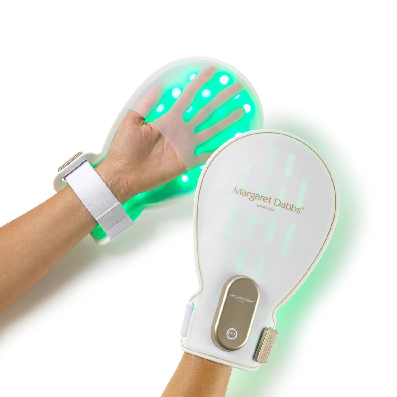 Η συσκευή Margaret Dabbs LED Hand Mitts