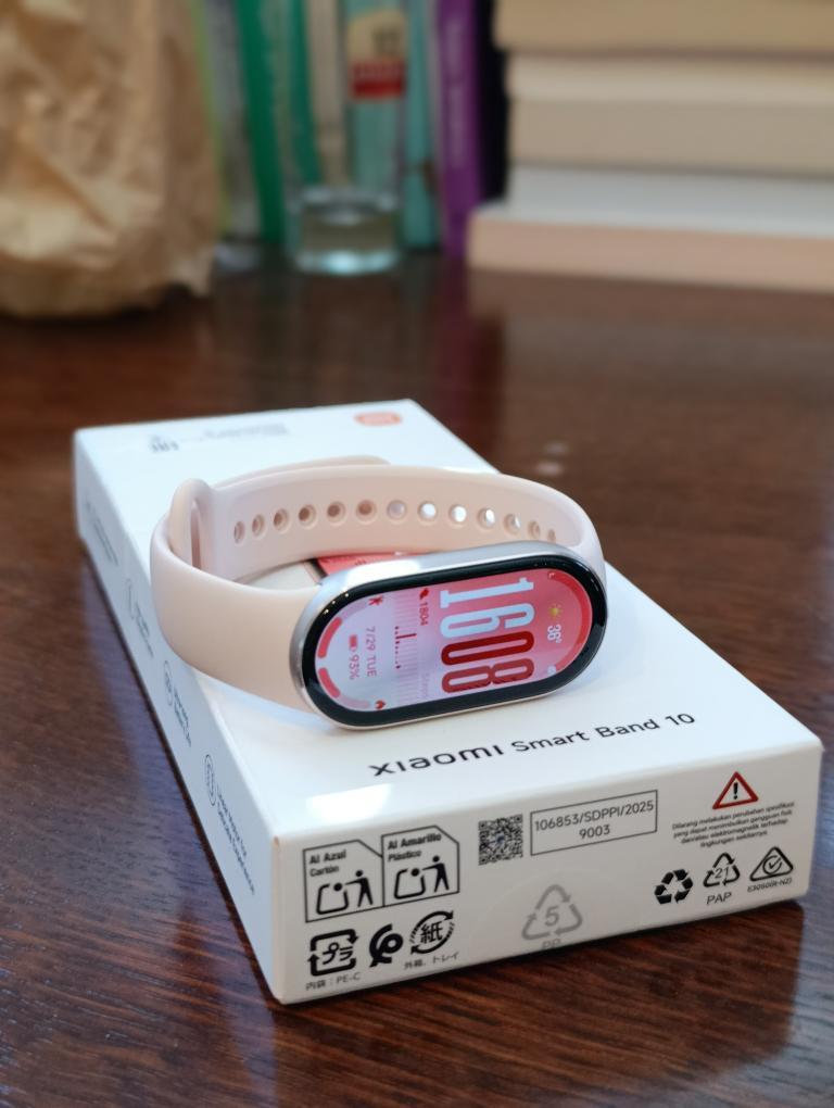 Minimal έξω, έξυπνο μέσα, όπως πρέπει να είναι τα wearables.